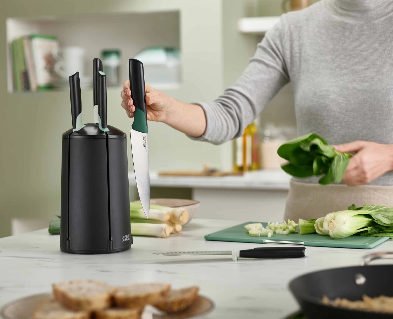 Elevate™ Green Knives Carousel 5-piece Set - Editions