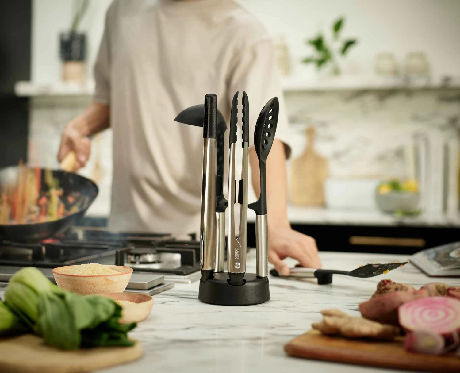 Elevate⢠Fusion 5-piece Stainless-steel Utensil Set with Compact Stand
