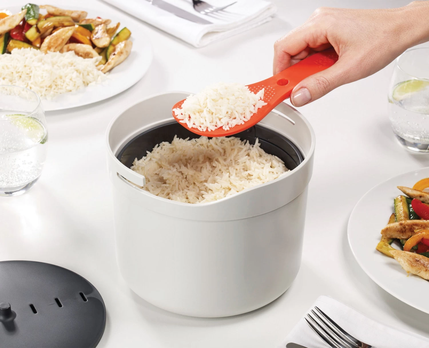 M-Cuisine⢠White Microwave Rice Cooker